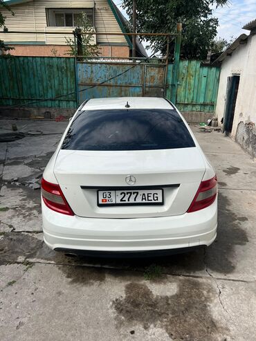 терано 1: Mercedes-Benz C-Class: 2010 г., 1.8 л, Автомат, Бензин, Седан