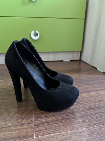 замшевые туфли на каблуках: Туфли 37.5, цвет - Черный