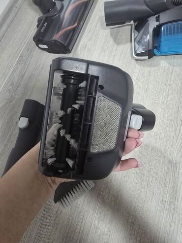 Štapni usisivači: Philips bežični štapni usisivač – 8000 Kupljen 06.03.2025, u — 12