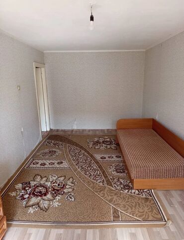 квартиры с подселением для девушек: 1 бөлмө, 32 кв. м, 104-серия, 3 кабат, Эски ремонт