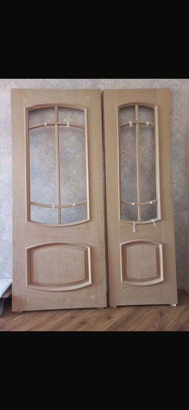 Digər mebel: 4 ədəd ev qapısı 3 ədədi 2.10x 87 1 ədədi 2.10x 67 ölçüdə boyasız
