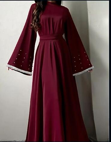 mirvari muncuqlar: Zərif bordo rəngdə uzun don - Model: yerdən uzun, A-kəsim ətəkli. - — 1