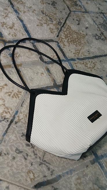 Шопперы: Набор женских аксессуаров и одежды: 1) Сумка-ведро, двуцветная — 2