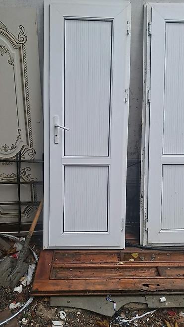 plastic qapi: 2ədəd qapi.olculəri eni-0,7,hündürü 2metrAğ rəngdə plastik (PVC) — 2