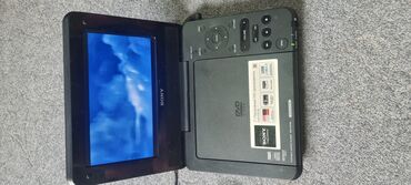 касетный плеер: Продается Портативный DVD проигрыватель DVP-FX750 от Sony Работает от