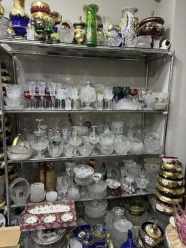 Qedimi qablar mağazası Klassik şüşə və kristal süfrə qabları