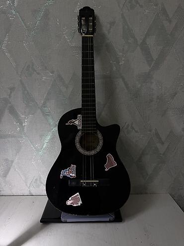 Klassik gitaralar: Klasik akustik gitara – kəsik (cutaway) korpuslu, qara rəng Qeyd: - — 1