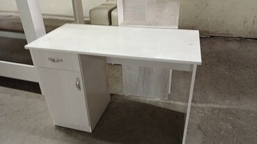 дизайнерская офисная мебель: Офисный Стол, цвет - Белый, Новый