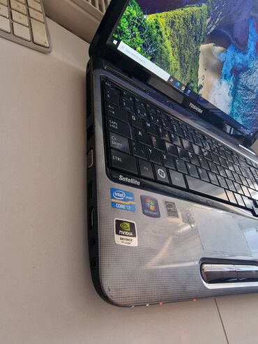 Toshiba: Intel Core i7, 15.6 " — 2
