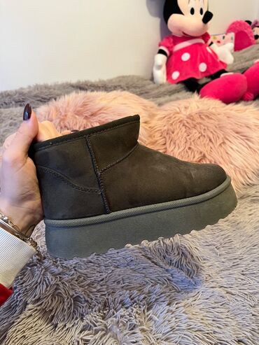 zenske farmerke l: Ugg mini boots, color - Khaki