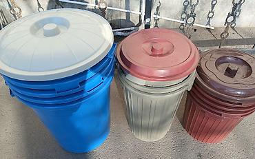Baklar və çənlər: Plastik qapaqlı vedrə və tullantı qabları dəsti - Müxtəlif həcm və — 2