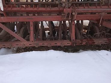 Тракторы ЮМЗ: Трактор колесный, класс 1,4 тс (визуально МТЗ/ЮМЗ семейства). Окрашен — 6