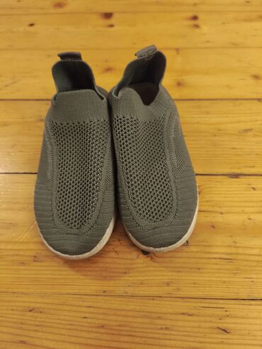 Ayaqqabılar: Qara rəngdə olan dəri kişi ayaqqabıları. Dəbli dizaynı ilə həm rəsmi — 11