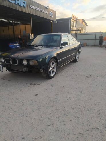 авто симулятор: BMW 5 series: 1991 г., 2 л, Механика, Бензин, Седан