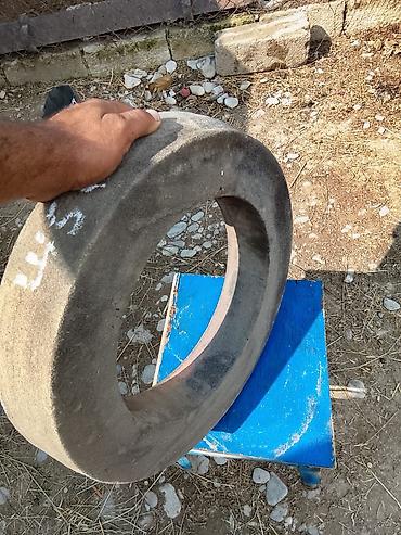 beton qiymetleri: Biçaq itliyen boyuk daşlar.Balacasi 100m.Qiymetde cuzi endirim etmek — 2
