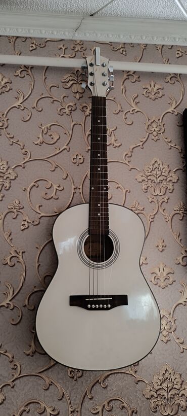 струны нейлоновые: Акустическая гитара Noel by Cadenza модели MM190WH. Этот инструмент