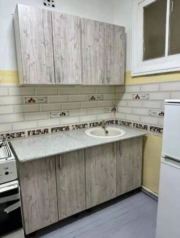 квартиры 2 комнаты: 2 бөлмө, 44 кв. м, Хрущевка, 2 кабат, Эски ремонт