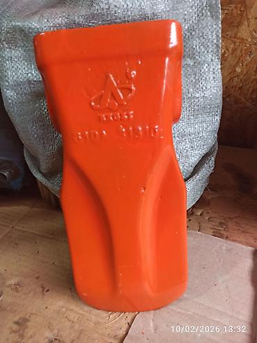 ekskavatör: Ekskavator üçün qaşıq dişi (bucket tooth) – portuqal narıncı rəngli — 1