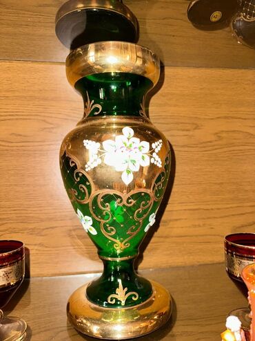Ev saatları: Bir vaza, Bogem şüşəsi