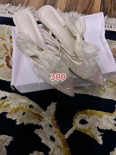 женские кроссовки бишкек инстаграм: Комплект товаров: 1) Женские мюли/туфли без задника - Цвет: молочный