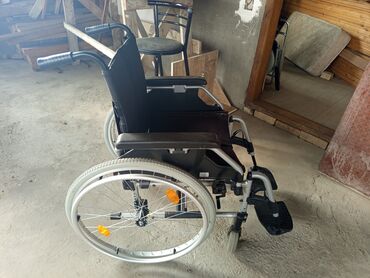 Xəstələr üçün unitazlar: Meyra əlil arabası - Brend: MEYRA - Rəng: qara oturacaq və arxalıq — 3