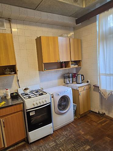 xacmaz ev satilir: Qorodok naprotiv Evropa otel 
5/3 stalinka 
2 komanti 
sredniy remont — 5