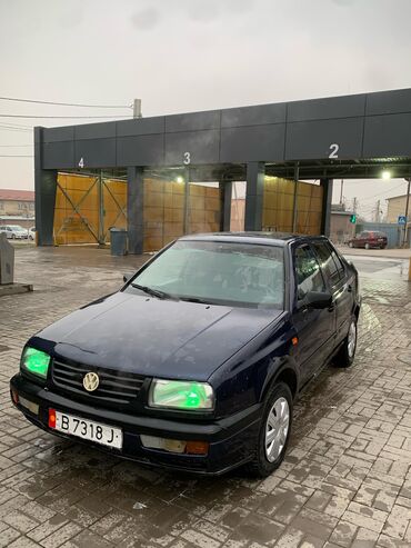 Volkswagen: Volkswagen Vento: 1992 г., 1.8 л, Механика, Бензин, Седан