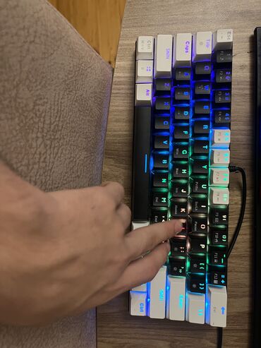Klaviaturalar: Klaviaturada 20-yə yaxın RGB modu var, işıqları səliqəli və gözəl — 11