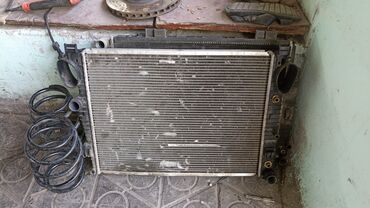 буфер авто: Радиатор Мерседес 210 3.2 автомат оригинал состояние отличное
