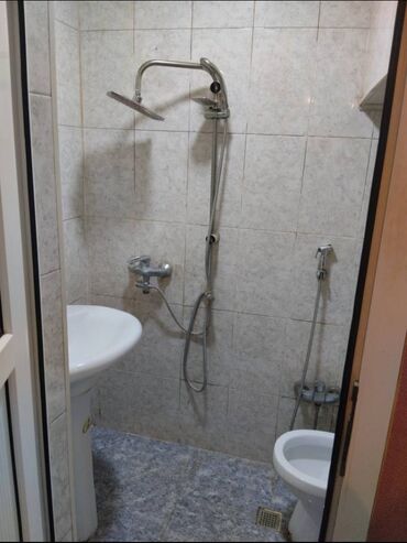 Uzunmüddətli kirayə mənzillər: Iceri Şeher. Qiz Qalasinin yani. 1 otaqli heyet evi. Her weraiti var — 10