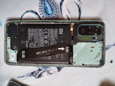 бу компютери: IPhone 8 Plus, Б/у, 64 ГБ, Красный, 100 %