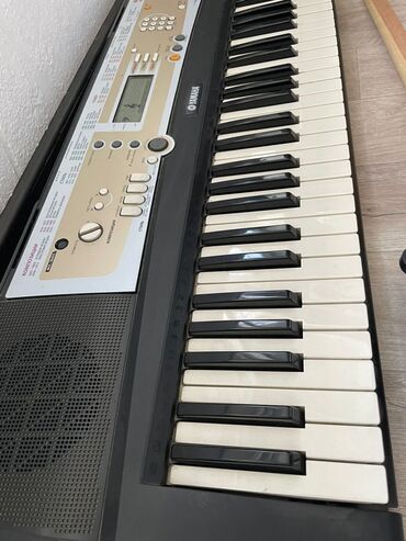 синтезатор музыкальный инструмент купить: ‼️Продаю ‼️Синтезатор «YAMAHA psr R200» В хорошем состоянии . 12000