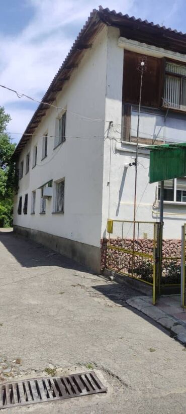 Отели и хостелы: 2 комнаты, 53 м², Индивидуалка, 2 этаж, Старый ремонт