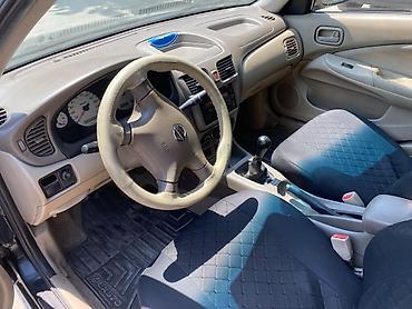skoda rapid: Nissan Sunny: 1.3 l | 2009 il Sedan — 4