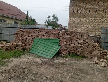 Курулуш кирпичи: Тешиктерсиз, таблетка, Басылган кирпич
