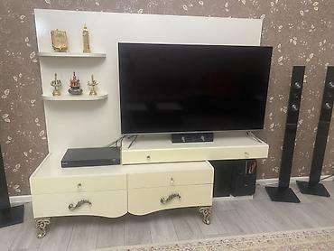 TV altlığı: İşlənmiş, Düz TV altlığı, Polkalı, Türkiyə — 1