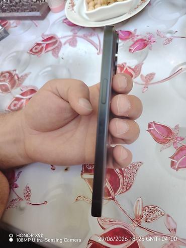 2.el apple telefon: IPhone 15, 128 GB, Qara — 3