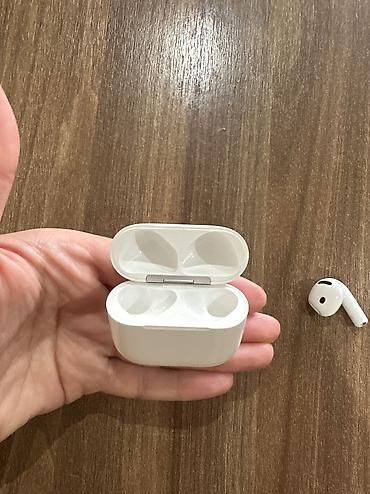 mikro qulaq: Airpods 4 orjinaldır. Az müddət istifadə olunub. Bir qulağı itdiyi — 2