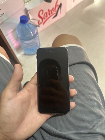 бу телефоны айфоны: IPhone 8, Колдонулган, 64 ГБ, Кара, Заряддоочу түзүлүш, Коргоочу айнек, Каптама, 87 %