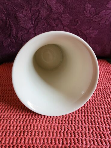 Stare vaze i dekor: Vaza nova porcelanska 70te. Visina. 15cm. Stopa. 7cm — 7