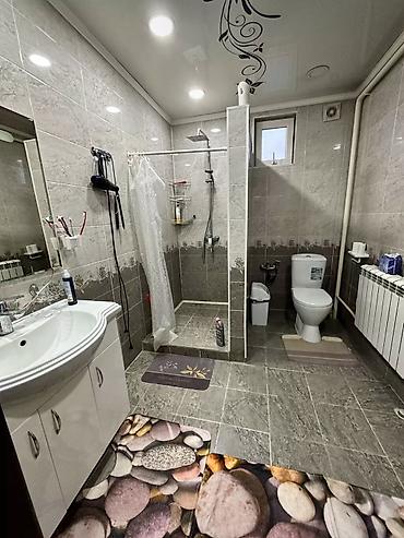 Продажа коттеджей и домов: Продается дом ж/м Биримдик-Кут Площадь дома 156 кВ.м Количество — 21