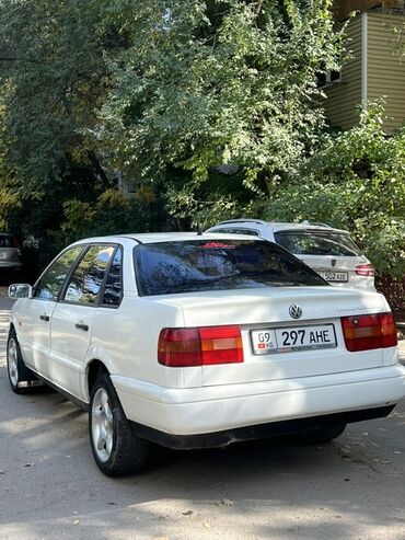 машина алам расрочкага: Volkswagen Passat: 1994 г., 1.8 л, Механика, Бензин, Седан