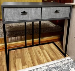 куплю журнальный стол: Продаю стильный консольный стол Размер 80×74 см.Два выдвижных ящика с