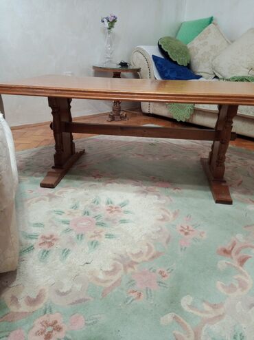 Stilski klub stolovi: Drveni klub-sto, klasičnog dizajna od hrastovine puno drvo sitne — 1