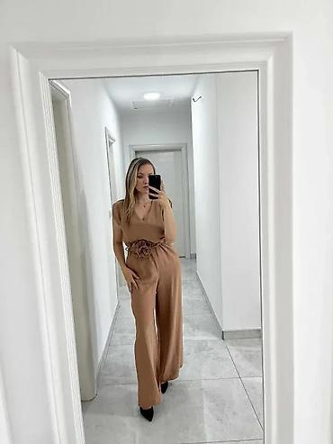 ELEGANTNI KOMBINEZON SA CVETOM | Karakteristike ženske odeće Boja