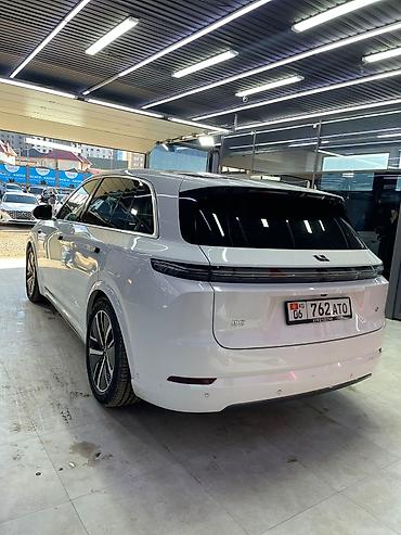 Lixiang: Lixiang L7: 2024 г., 1.5 л, Робот, Гибрид, Кроссовер — 1