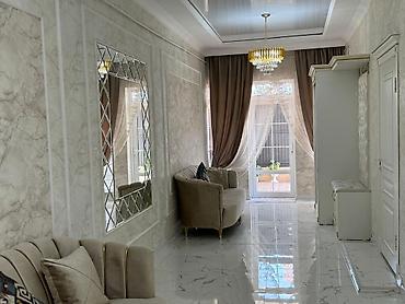 Продажа коттеджей и домов: Продаётся уютный дом в Золотом квадрате. Хорошее расположение, все — 4