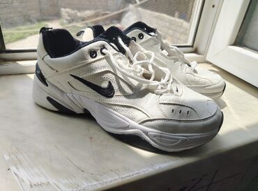 кроссовки nike: Nike M2K white&Black idman ayaqqabıları. Bu ayaqqabılar rahat və