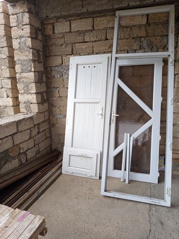 Физика: 2 plastik qapı 1 fortucka hamısı bir yerdə 60 AZN Mərdəkanda