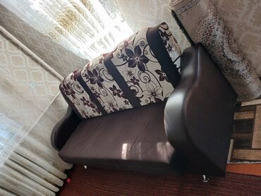 Мебельные гарнитуры: Продаю диван в очень хорошем состоянии!!!